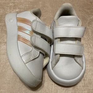 Adidas Grand Court 2.0 CF Shoes Size 6K White Iridescent Stripes